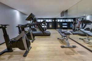 Fitness centrum a/nebo fitness zařízení v ubytování AC Hotel Madrid Feria by Marriott