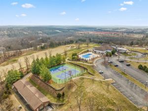 Πισίνα στο ή κοντά στο The Grand Retreat at Branson Hills