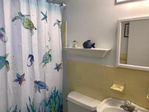 Ένα μπάνιο στο Wi-Fi, Decks, Outdoor Shower, Beach Badges, Private Yard, +11 φωτογραφίες