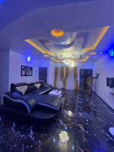 Μια τηλεόραση ή/και κέντρο ψυχαγωγίας στο Cee&Tee BG ABK 1 Bedroom Flat-1Bed 247 Electricity