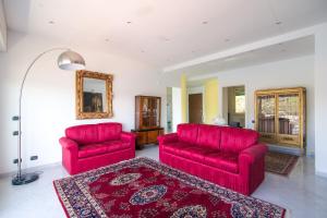 Area soggiorno di Heavenly Views on Lake Como - Terrace & Hot Tub