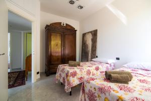 Letto o letti in una camera di Heavenly Views on Lake Como - Terrace & Hot Tub