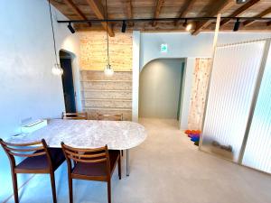 Fotografie z fotogalerie ubytování Kitahama Art House by WhyKumano v destinaci Načikatsuura