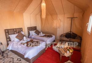 Postel nebo postele na pokoji v ubytování Eco Desert Camp