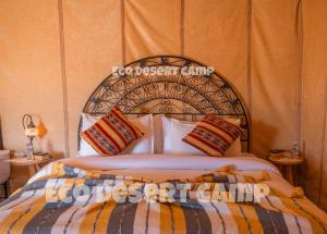 Postel nebo postele na pokoji v ubytování Eco Desert Camp