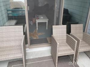 Φωτογραφία από το άλμπουμ του Ocean Front, Pool, Beach Badges, Wifi, Washer Dryer, Ocean Front 3Rd Floor Split Level Condo, Ocean Views, Private Beach Access, Pool Located In, σε Ship Bottom