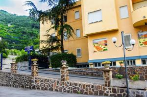 Widok na góry z tego hotelu
