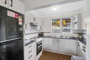Η κουζίνα ή μικρή κουζίνα στο Toronto Garden Retreat +8 φωτογραφίες