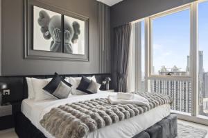 a bedroom with a large bed with a large window at Luxury 1-Bedroom, High-Floor, Skyline Views in Dubai +51 photos