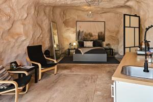 Postel nebo postele na pokoji v ubytování The Caves at Moab - At Private Riverside Ranch