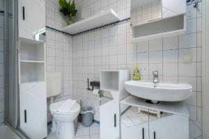 Bilik mandi di Ferienwohnung-Am-Strand +10 gambar