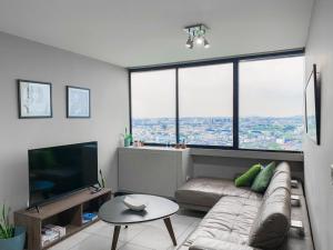 Μια τηλεόραση ή/και κέντρο ψυχαγωγίας στο Suite vista al rio en el mejor lugar de Guayaquil Ecuador