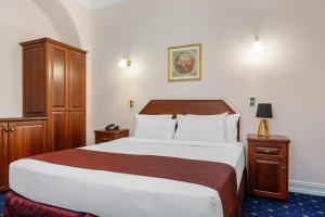 Postel nebo postele na pokoji v ubytování Palais Royale