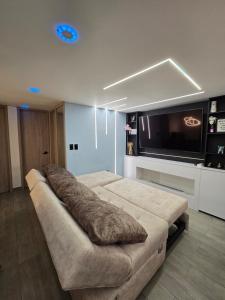 Una televisión o centro de entretenimiento en Duplex apartment in Bogotá