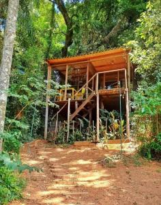 Κήπος έξω από το Casa de Vidro II com Lago, cachoeira, piscina, caiaque, escorrega no Lago - 90km de São Paulo
