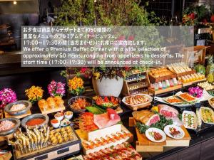 a display window of a buffet of food at Hakone Kowakien Tenyu in Hakone