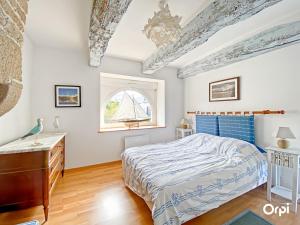 a bedroom with a bed and a window at Gîte Indépendant à Kervignac, 6 Couchages, Havre de Paix, Parking - FR-1-349-229 in Kervignac