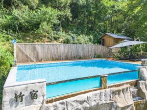 Bazén v ubytování Anji Bamboo Homestay nebo v jeho okolí