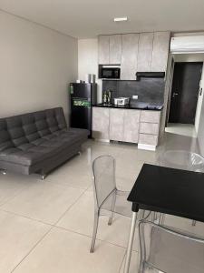 Kuchyň nebo kuchyňský kout v ubytování Moderno y hermoso departamento en la mejor zona de Santa Cruz