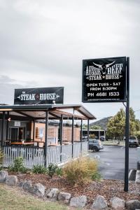 Certifikát, hodnocení, plakát nebo jiný dokument vystavený v ubytování High Street Motor Inn