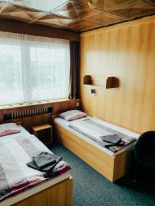 Hotel a ubytovna Zimní stadion Slaný客房内的一张或多张床位