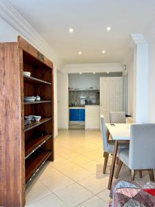a kitchen and dining room with a table and chairs at Maison azur in Tunis