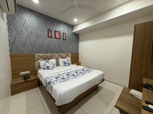 a bedroom with a large bed in a room at Hotelsuncity inn in Vadodara