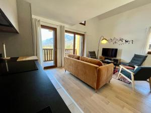 Μια τηλεόραση ή/και κέντρο ψυχαγωγίας στο Appartement élégant en duplex avec WiFi, 3 chambres - FR-1-624-179