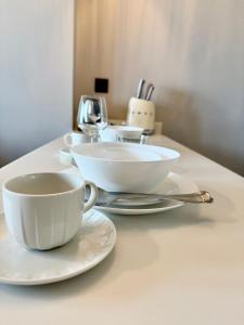 The Astra skyriver最受欢迎无边泳池公寓的咖啡和沏茶工具