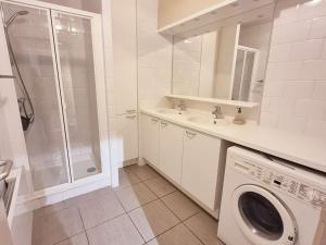 a bathroom with a washing machine and a shower at Bel Appartement RDC avec Wifi et Parking, 2 Chambres - FR-1-675-47 in Wimereux