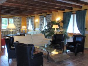 Posezení v ubytování Apartamentos Turmo + 21 fotografií