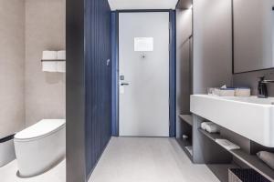 Bilik mandi di Atour Light Hotel Zhuhai Xiangzhou Mingzhu Station