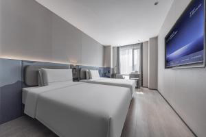 Katil atau katil-katil dalam bilik di Atour Light Hotel Zhuhai Xiangzhou Mingzhu Station