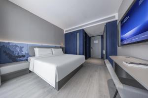 Katil atau katil-katil dalam bilik di Atour Light Hotel Zhuhai Xiangzhou Mingzhu Station