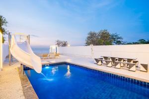Πισίνα στο ή κοντά στο I SEA YOU, Luxe Beachfront Villa