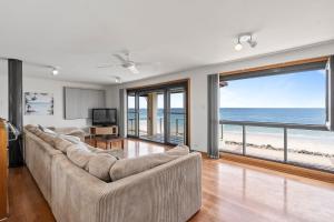 Gallery image of Belle Escapes - Ocean Breeze Family Villa in Somerton Park