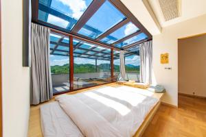 Postel nebo postele na pokoji v ubytování Anji Bamboo Homestay