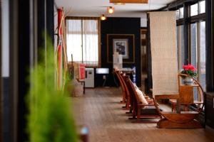 a row of chairs sitting in a room with windows at Suigunnoyado in Ajigasawa