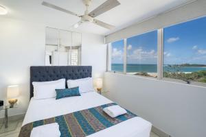 Cama o camas de una habitación en Sandcastles Mooloolaba