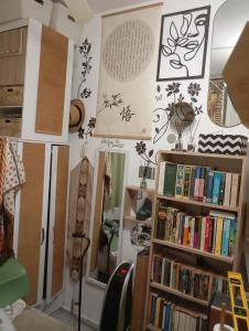 Perpustakaan di apartmen