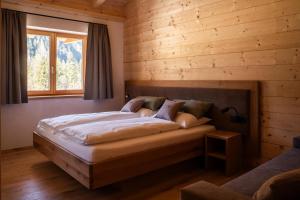 Ένα ή περισσότερα κρεβάτια σε δωμάτιο στο Tischlerhof
