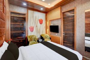 Palette Swaroop Nagar Formerly Shanti Kutir客房内的一张或多张床位