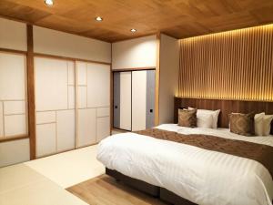 Sakahijiri gyokushoen客房内的一张或多张床位