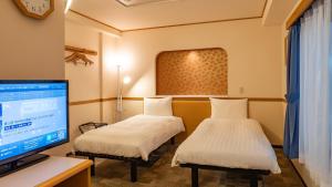 Giường trong phòng chung tại Toyoko Inn Tokyo Asakusa Kuramae No 1
