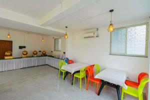 Khu vực ghế ngồi tại Treebo The Tree, Hinjewadi