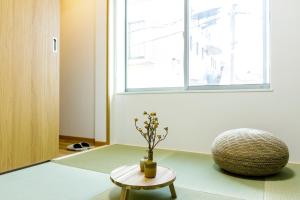 Fotografie z fotogalerie ubytování 017T 楽宿 Nishi Shinjuku Y'sINNグループ西新宿1 西新宿の築浅3階建4DK 駅近10分 各階WiFi 閑静 机あります v Tokiu