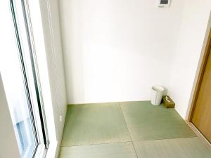 Fotografie z fotogalerie ubytování 017T 楽宿 Nishi Shinjuku Y'sINNグループ西新宿1 西新宿の築浅3階建4DK 駅近10分 各階WiFi 閑静 机あります v Tokiu
