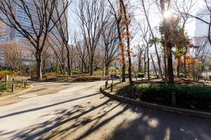 Fotografie z fotogalerie ubytování 017T 楽宿 Nishi Shinjuku Y'sINNグループ西新宿1 西新宿の築浅3階建4DK 駅近10分 各階WiFi 閑静 机あります v Tokiu