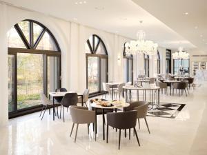 Un restaurante u otro lugar para comer en Hanwha Resort Yongin Besancon