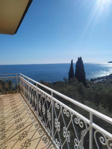 Afbeelding uit fotogalerij van Villa degli Ulivi - free parking in Lerici